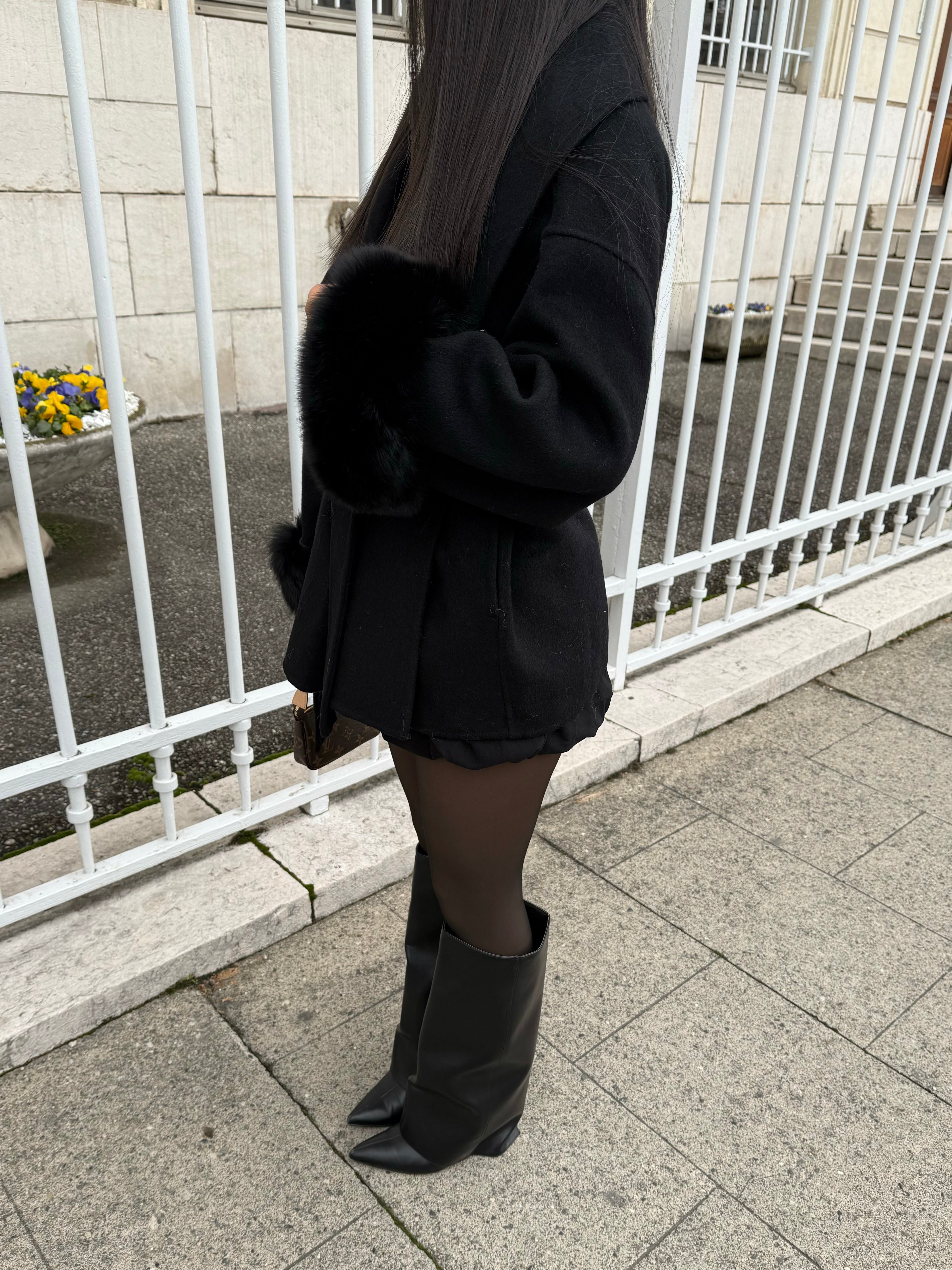 BLACK WOOL COAT WITH FUR